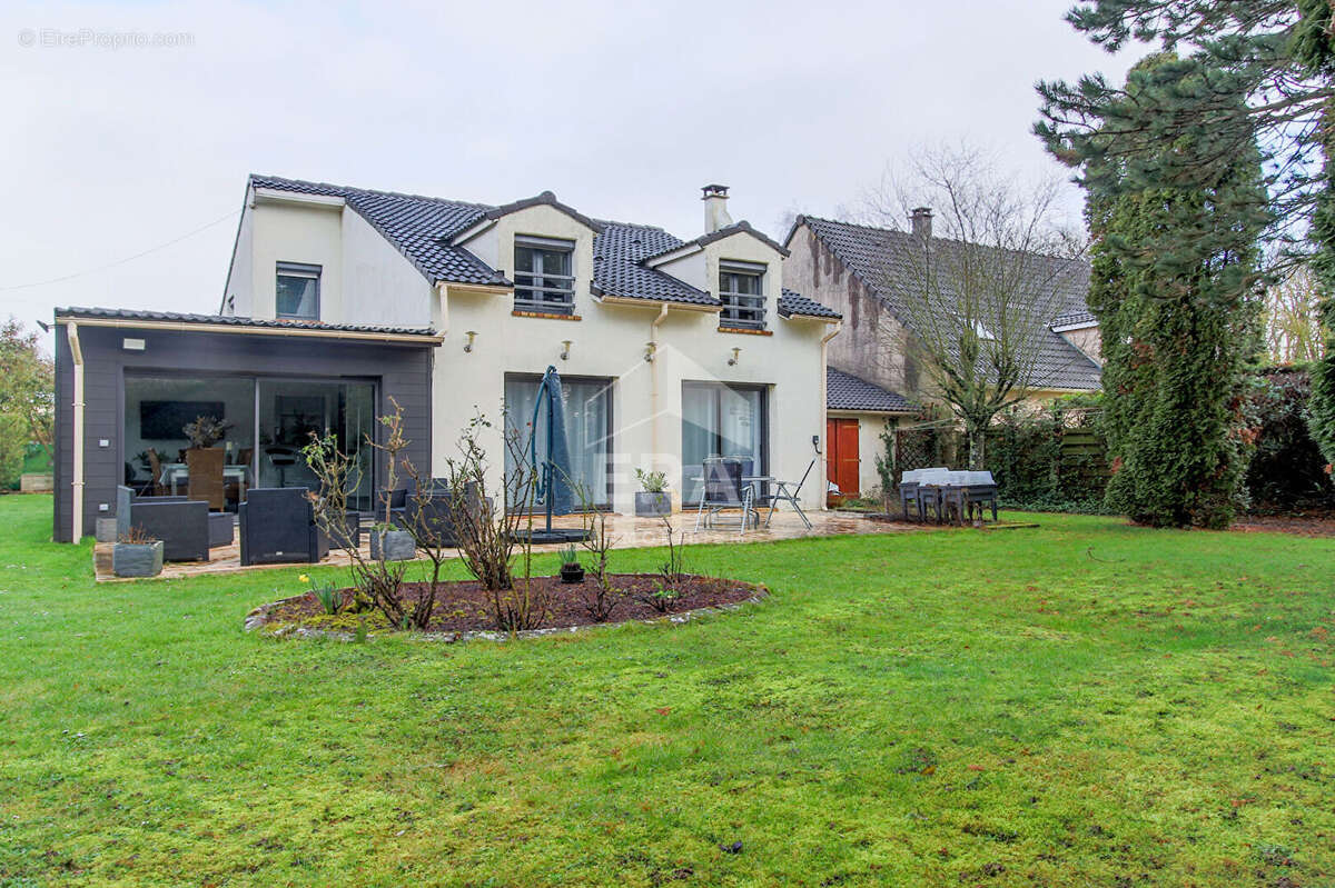 Maison à MORAINVILLIERS