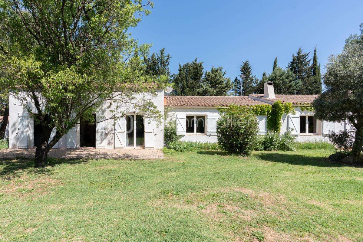 Venez Découvrir cette Demeure d’exception Plein Pied à JOUQUES, Village de l'arrière pays Aixois – L’art de vivre provençal dans - photo 2