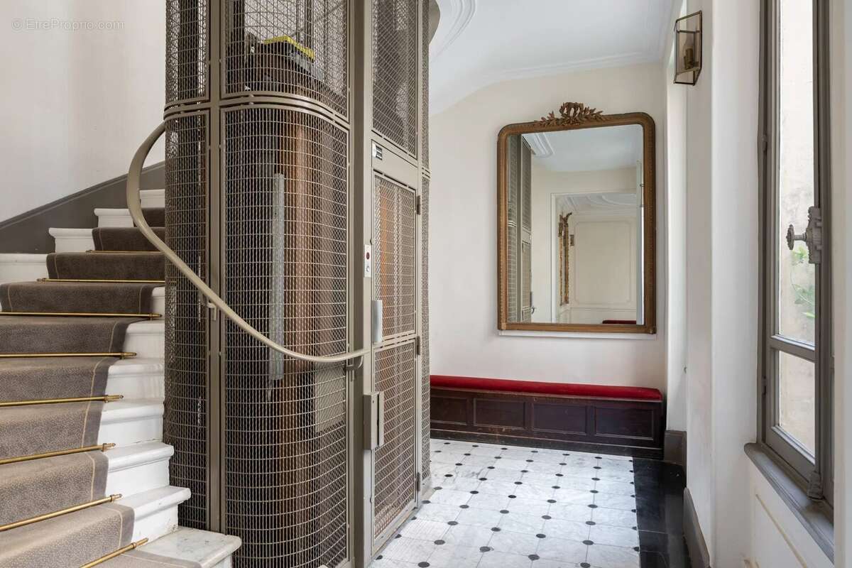 Appartement à PARIS-7E