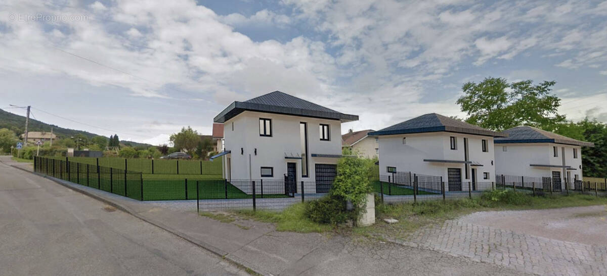 Maison à SCIEZ