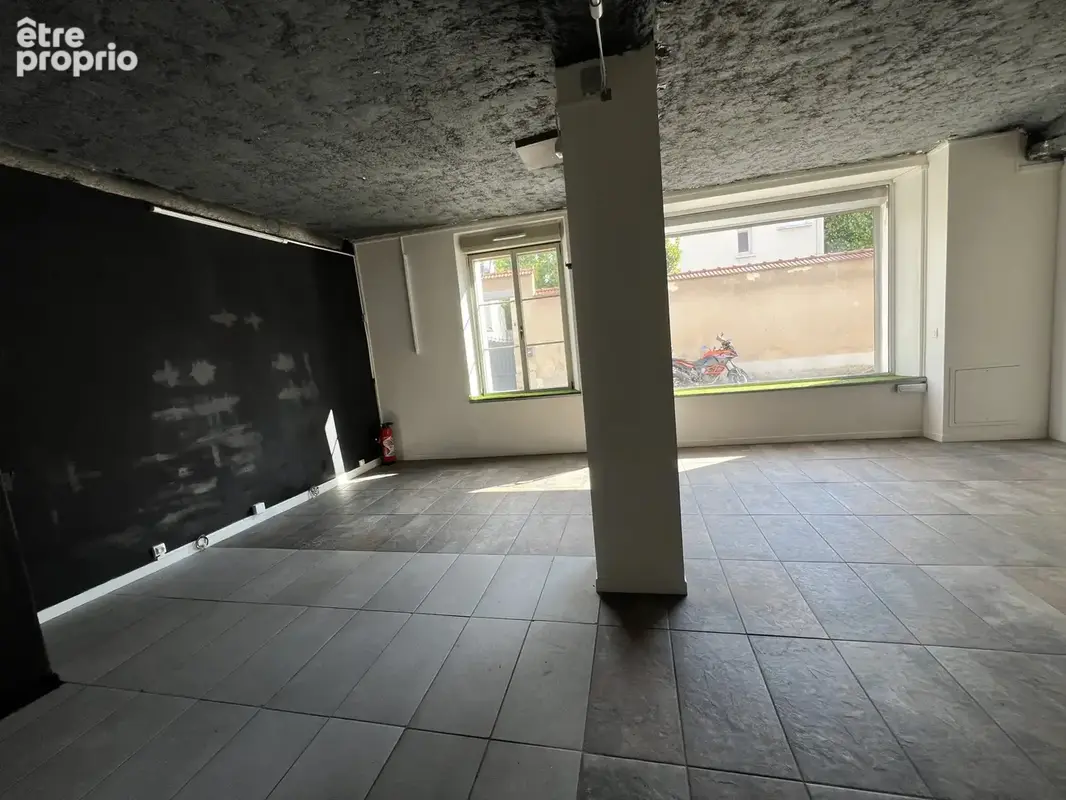 Secteur cormontreuil -  opportunite local commercial de 118m2 avec vitrine - photo 2