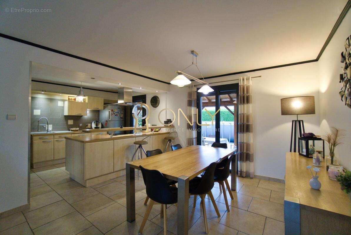 Maison à JASSANS-RIOTTIER