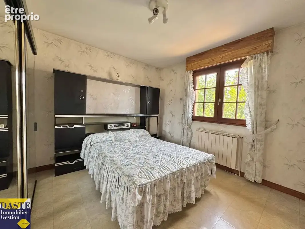 Maison individuelle de 159 m2 sur une parcelle de 406 m2 est idéale pour accueillir une grande famille - photo 4