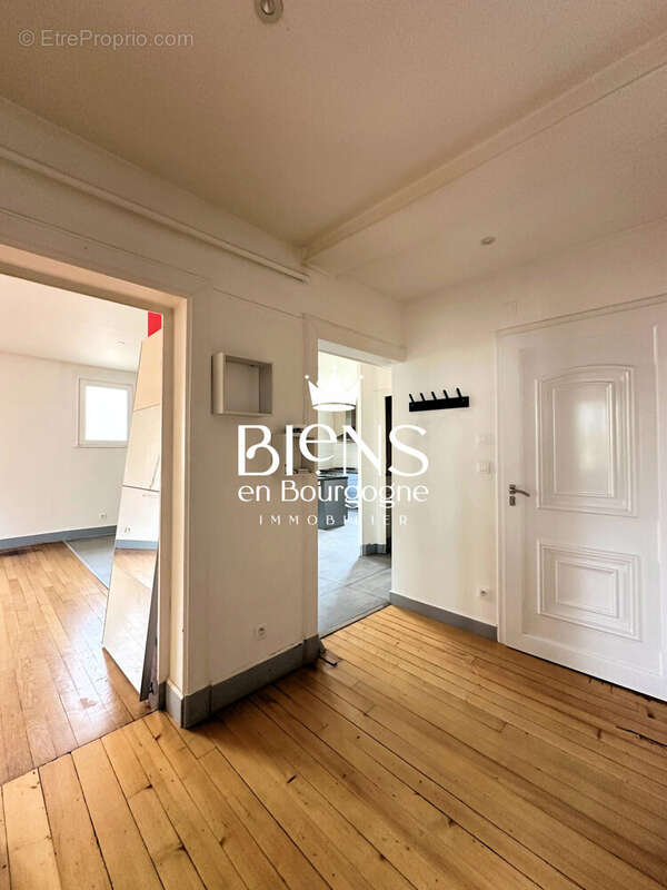 Vue de l'entrée - Appartement à LOUHANS