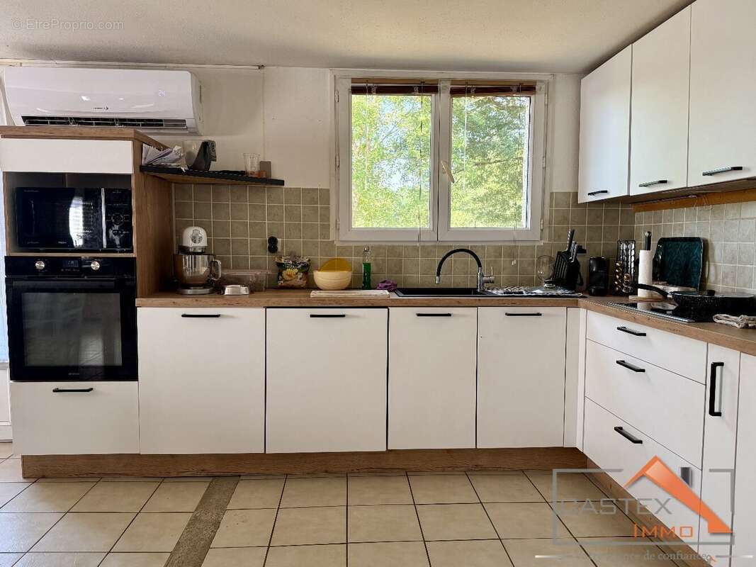 EXCLUSIVITÉ  Maison plain-pied grand hangar  1500 m² de terrain - photo 4