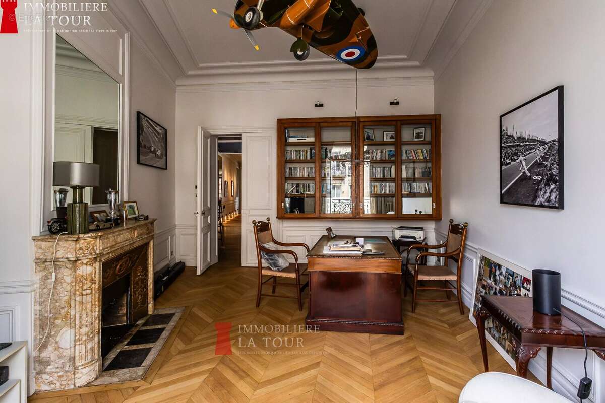Appartement à PARIS-16E