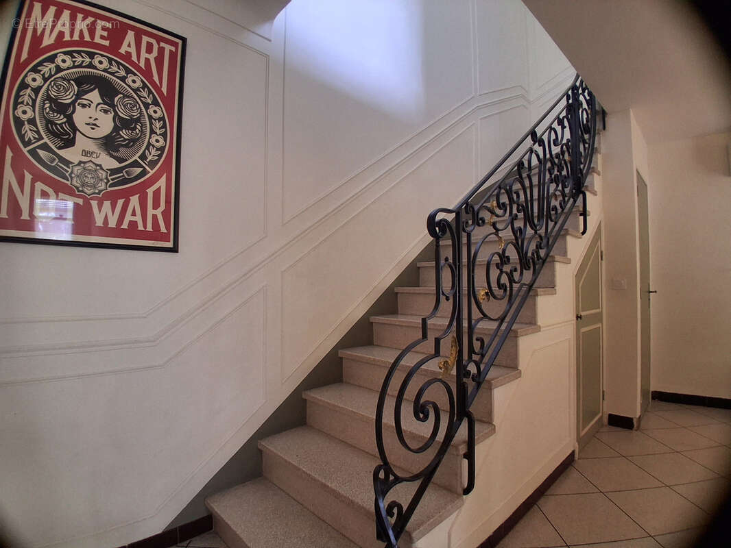 Maison à FONTVIEILLE