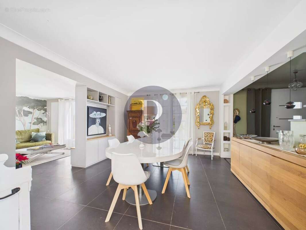 Maison à VERRIERES-LE-BUISSON