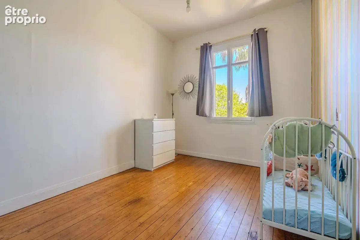 Le Bouscat / Parc Bordelais - Maison en pierre de 124 m², 4 chambres, jardin / terrasse, balcon et cave - photo 15