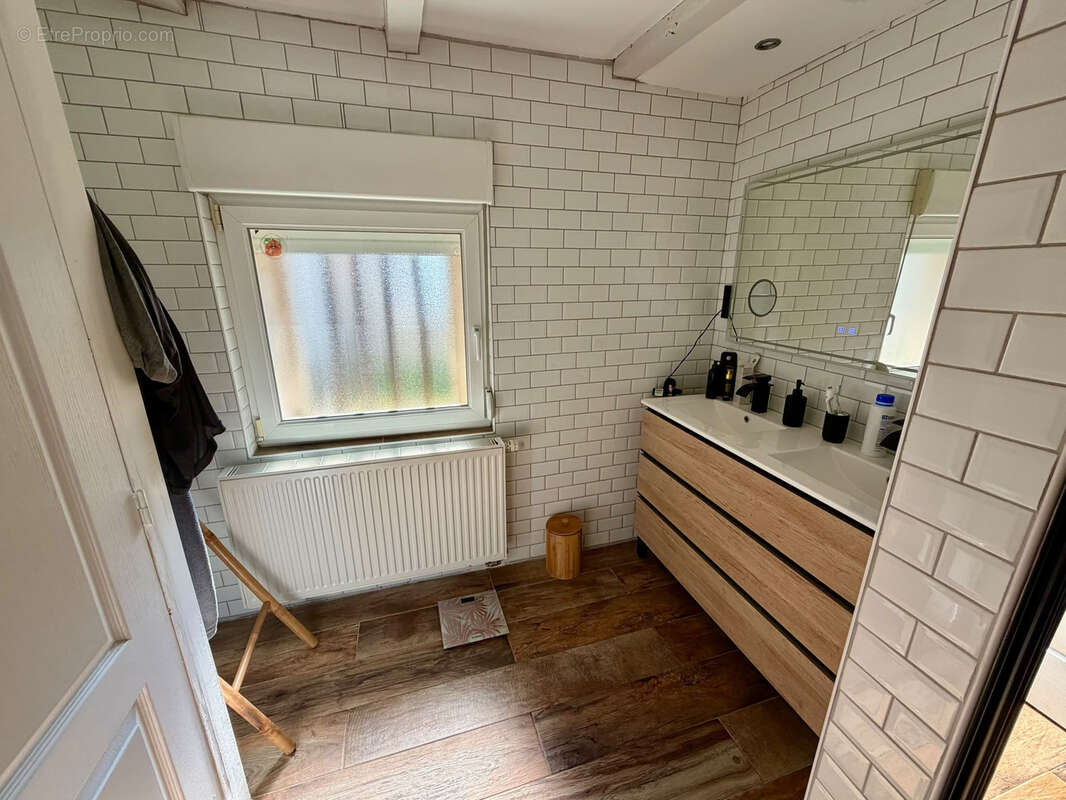 Vente charmante maison rénovée, mitoyenne, sur terrain de  24,77 ares ROYE - photo 16