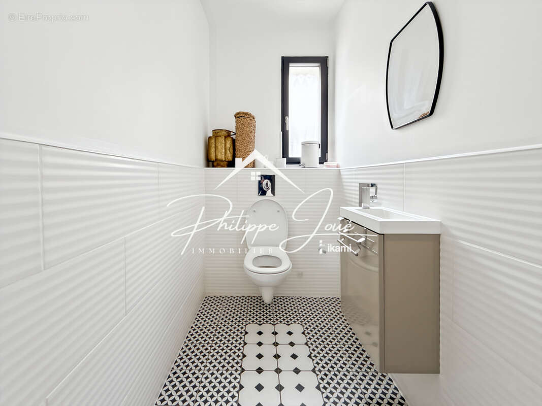 Maison à COURTOIS-SUR-YONNE