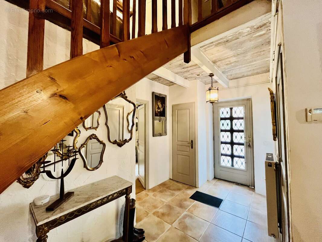 Maison élégante avec piscine, maison d'amis et vue imprenable - photo 7
