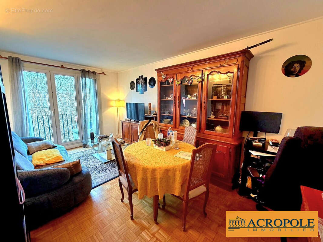 Appartement à LES PAVILLONS-SOUS-BOIS