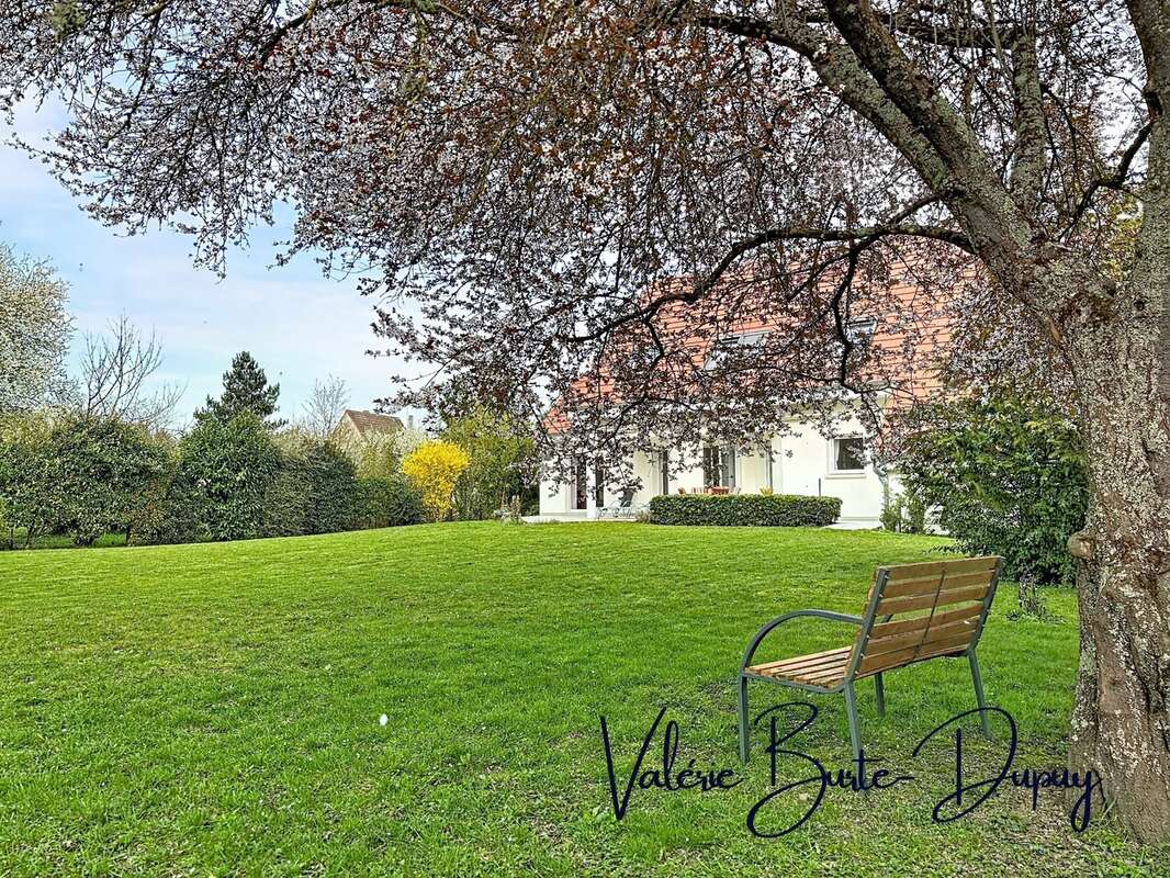 St Denis en Val à 10 min d'Orléans centre, à vendre  Maison de 2003 190m2 5 chambres avec jardin arboré de 1800m2, garage attena - photo 33