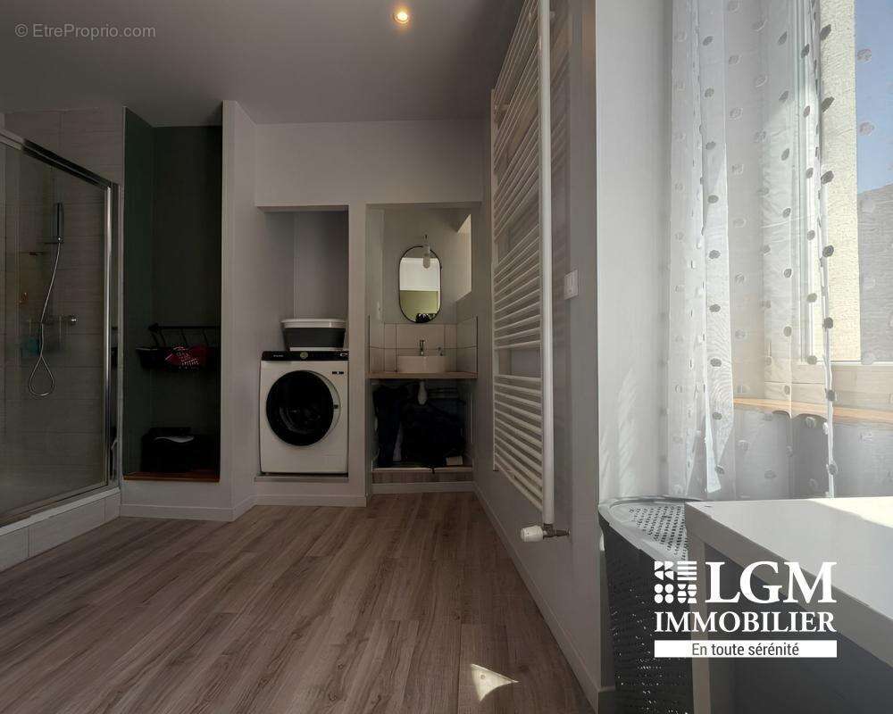 63730 LES MARTRES-DE-VEYRE, maison de bourg entièrement rénovée – 71 m², 3 pièces – - photo 3