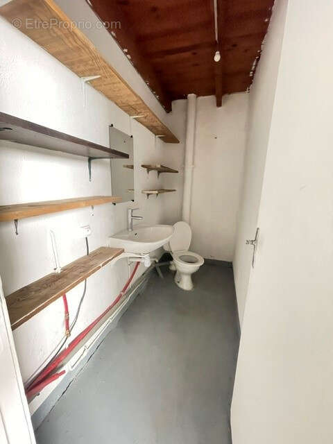 Ales - local commercial - 65 m2 - mezzanine  - stationnement - photo 9