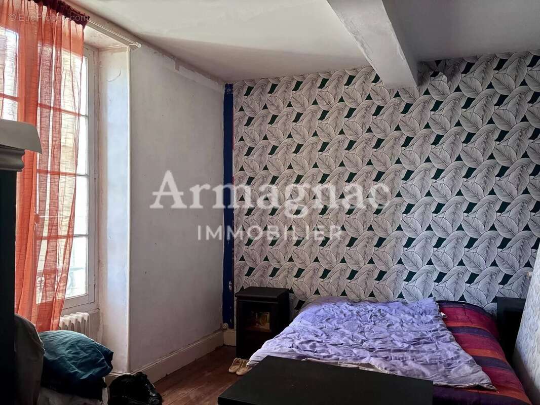 Maison à VIC-FEZENSAC