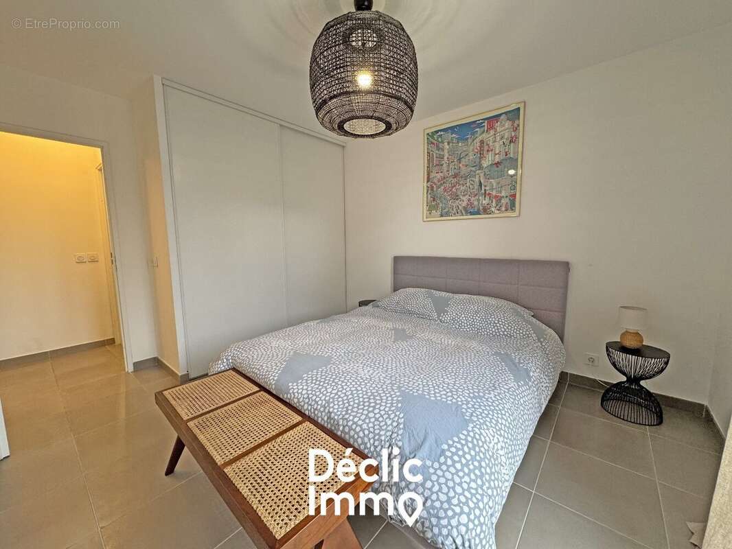 Appartement à LA ROQUETTE-SUR-SIAGNE