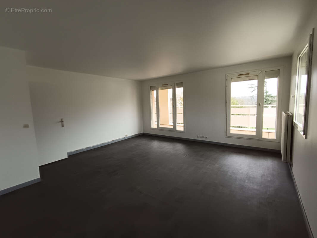 Appartement à VILLIERS-LE-BACLE