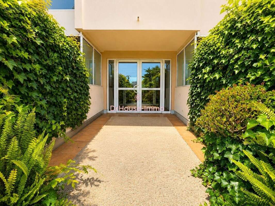 Appartement à SAINT-LAURENT-DU-VAR