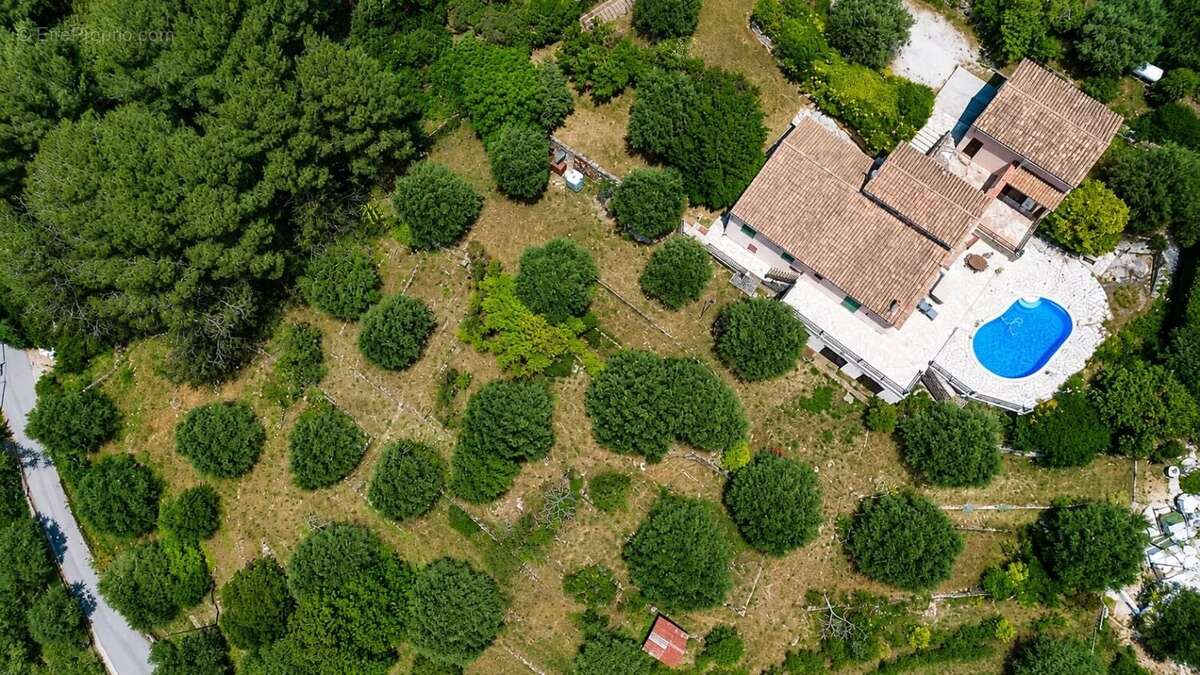 Maison à DRAP