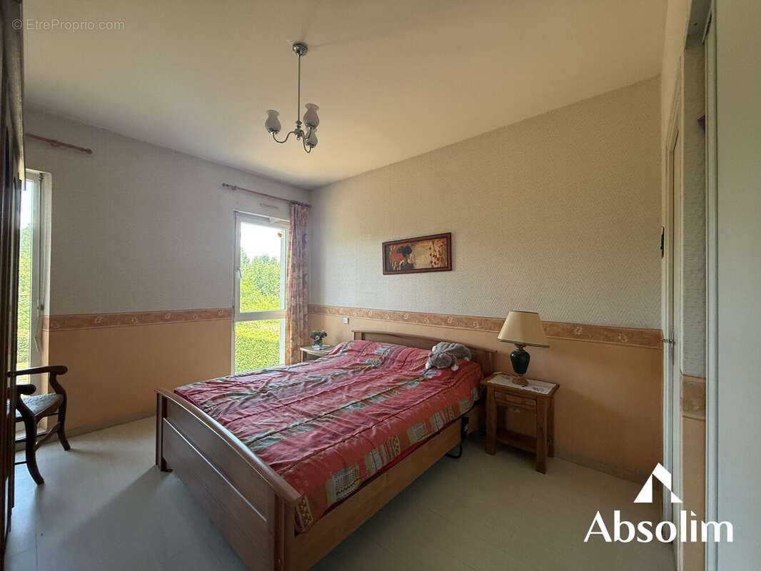 Maison 210 m² à Beaufort-En-Vallee  - photo 6
