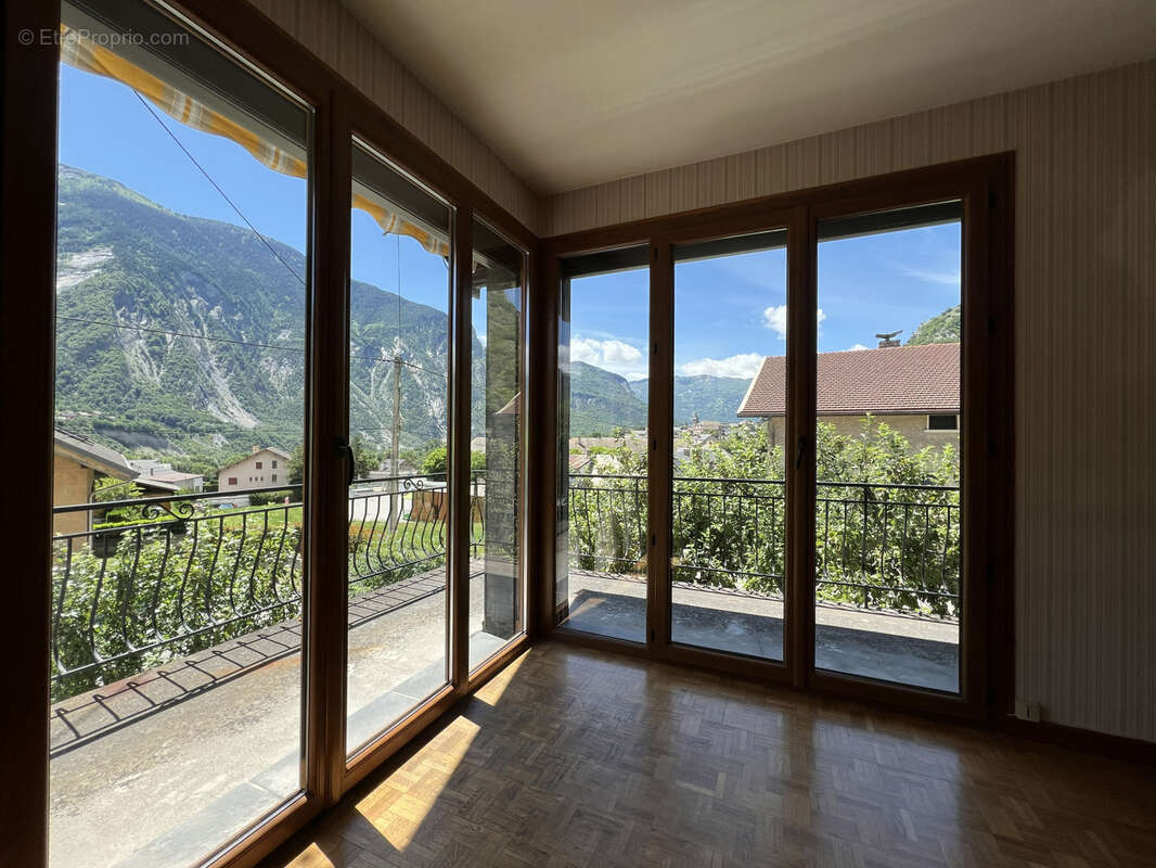 Maison à SAINT-JULIEN-MONT-DENIS