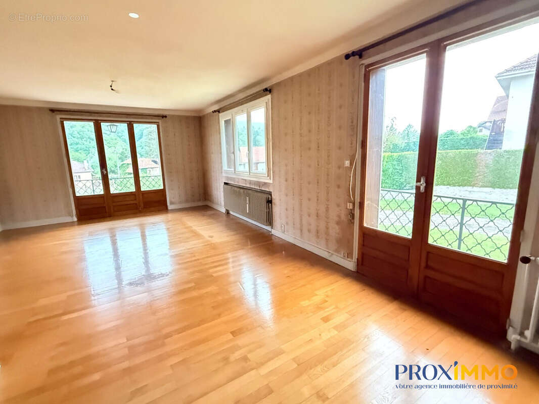 Maison 98 m² à Saint-Geoire-En-Valdaine  - photo 3