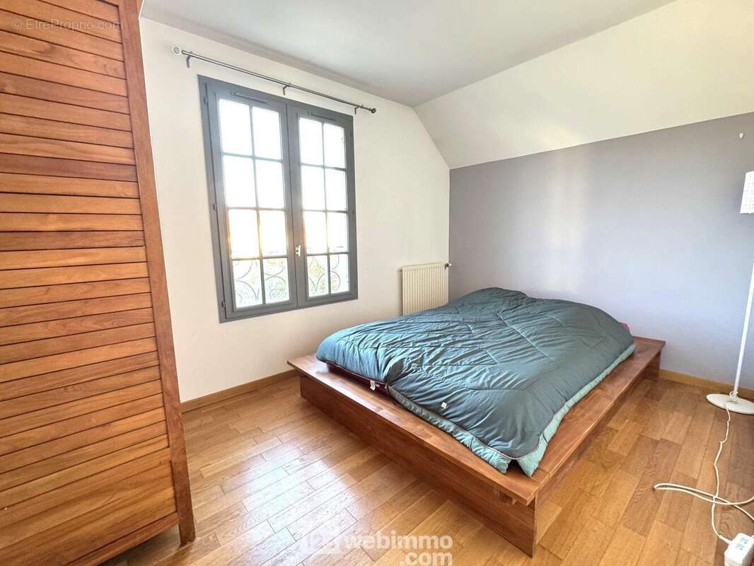 Allons à l&#039;étage découvrir cette première chambre... - Maison à BONDOUFLE