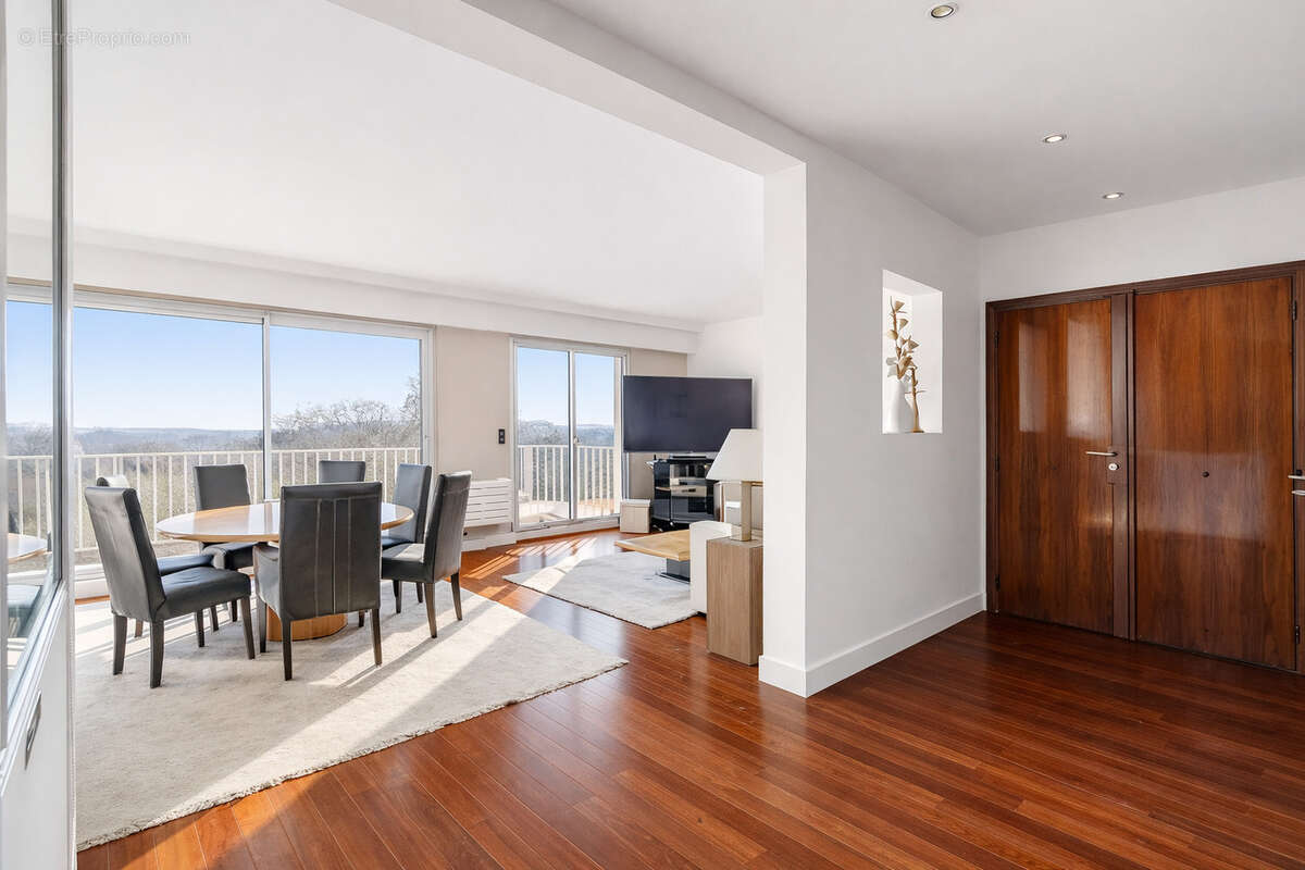 Appartement à NEUILLY-SUR-SEINE