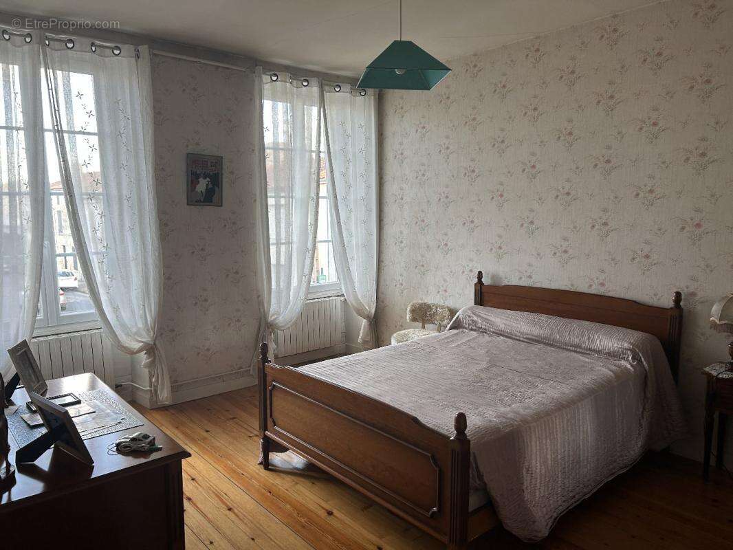 Maison à SAINT-JEAN-D'ANGELY