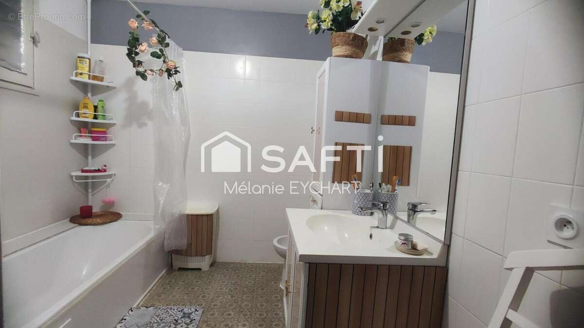Maison 185 m² à Yvrac-Et-Malleyrand  - photo 9