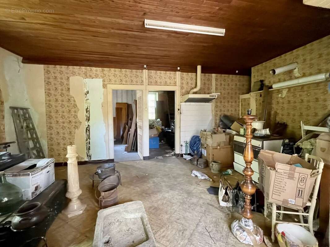 Maison et deux granges à rénover - photo 8