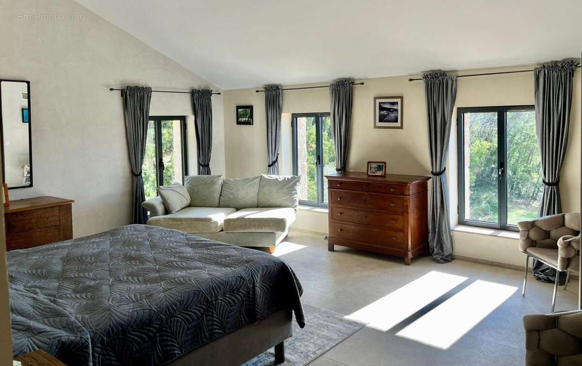 Terrain à TOURRETTES