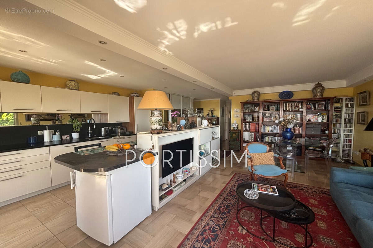 Appartement à SAINT-LAURENT-DU-VAR