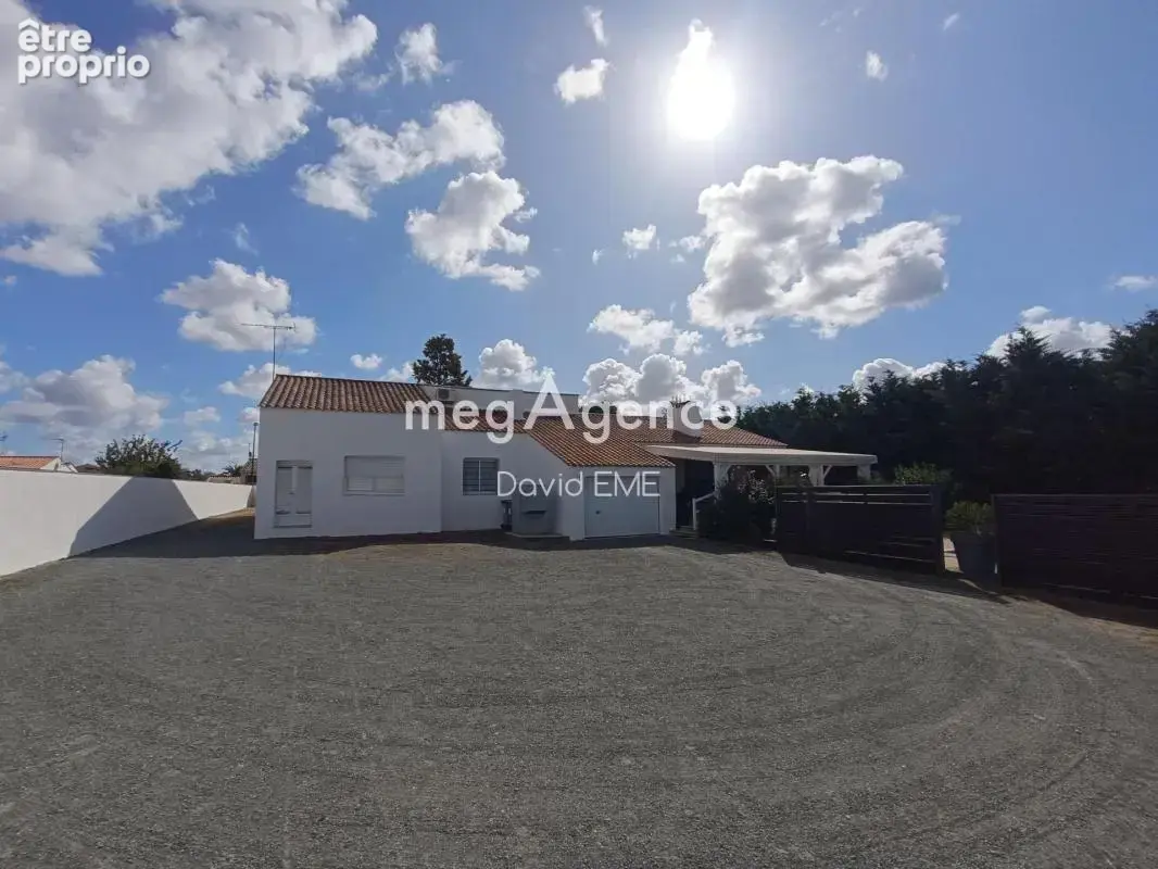 9 Pièces, 166 m2, 6 chambres, Piscine, ST CHRISTOPHE DU LIGNERON - photo 15