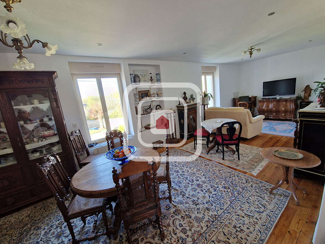 Maison à CHAMOUILLE