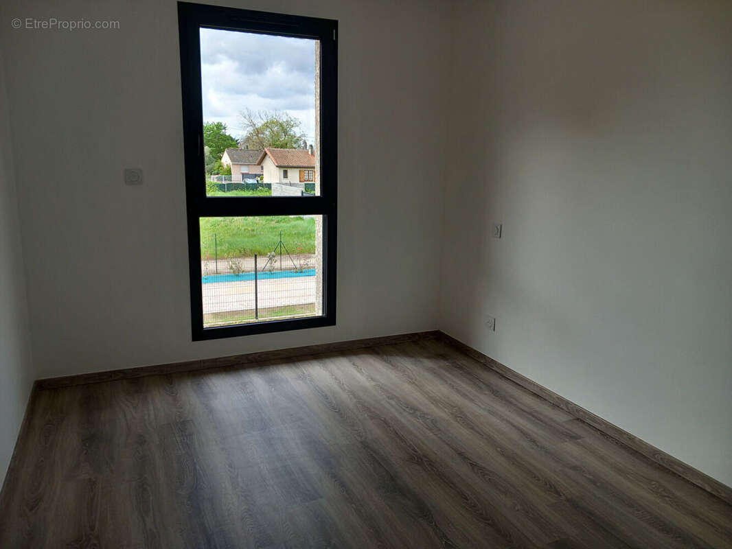 Maison à PINS-JUSTARET