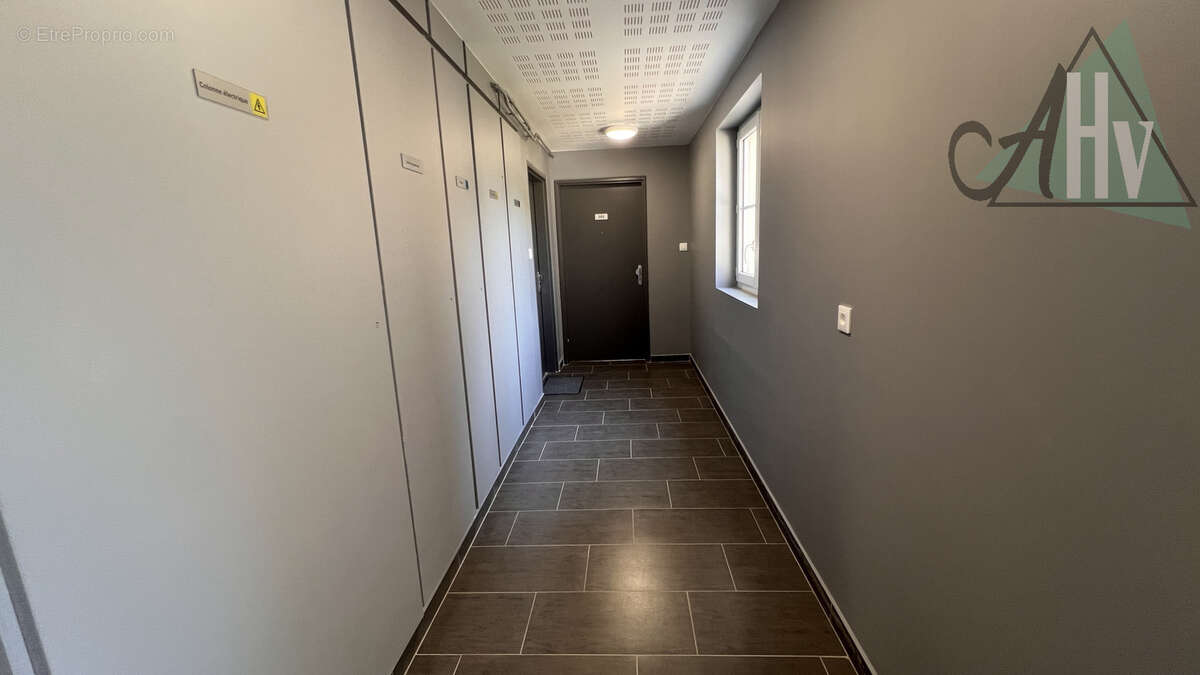 77 - NANGIS, Bel appartement F2, environ 50 m2 avec place de parking - photo 3