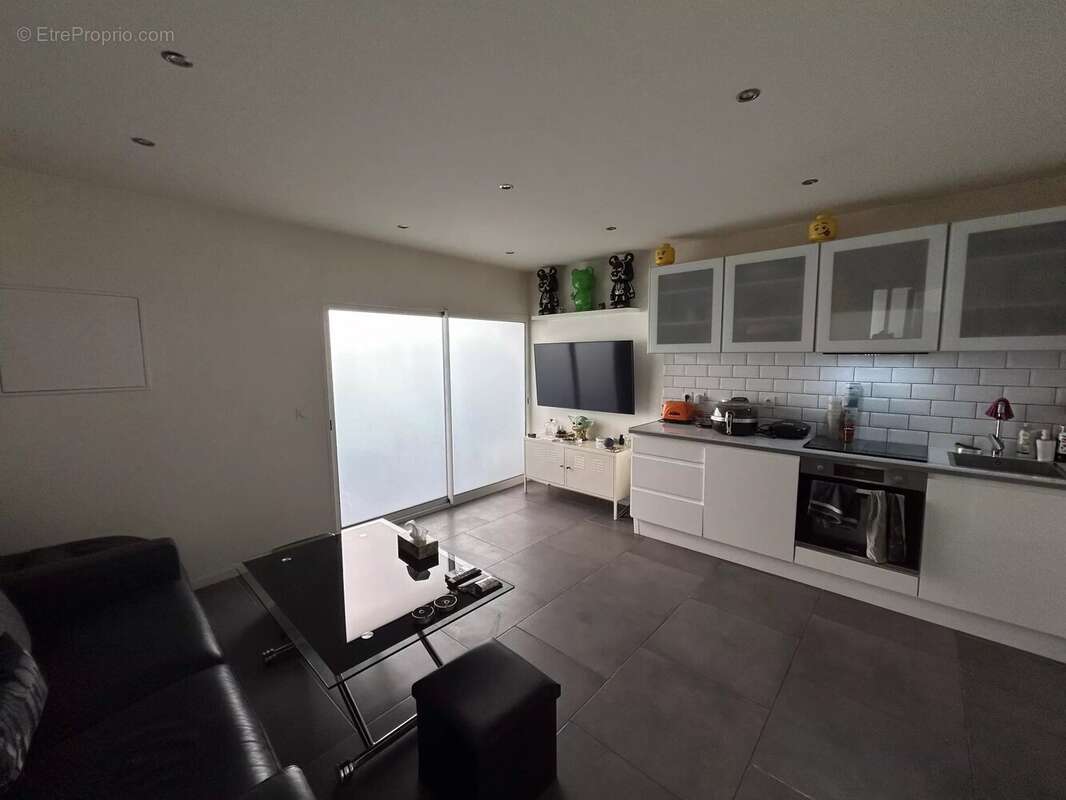 Commerce à VALLAURIS