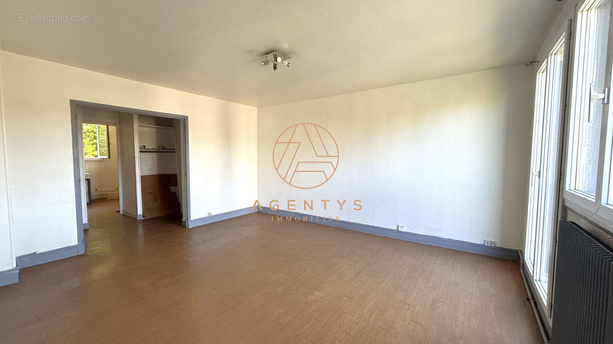 Appartement à LE PLESSIS-TREVISE