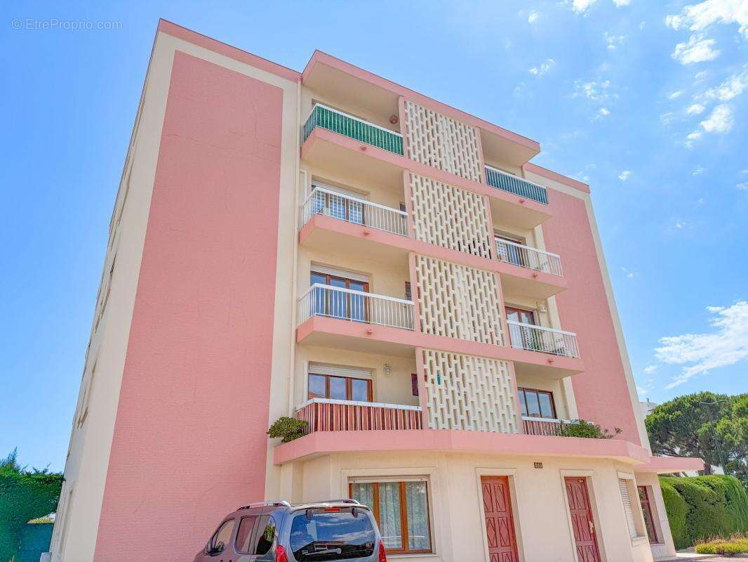 Appartement à SAINT-LAURENT-DU-VAR