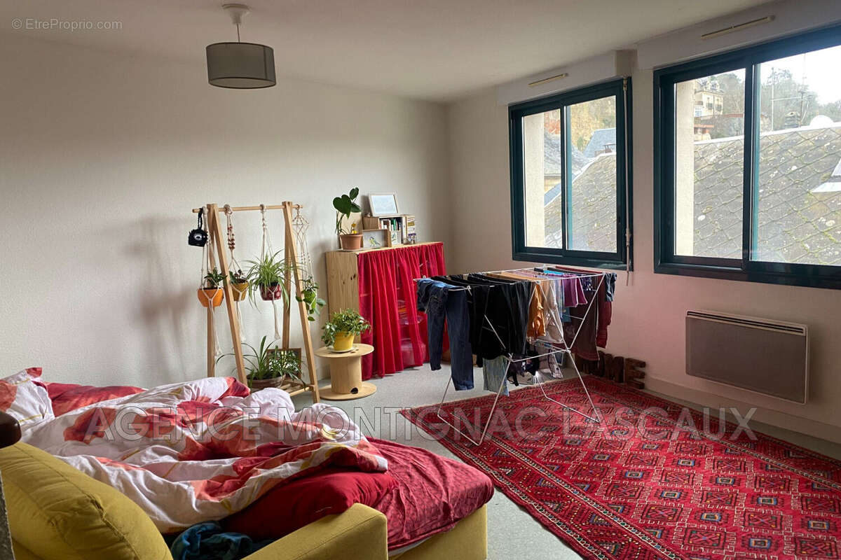 Commerce à MONTIGNAC