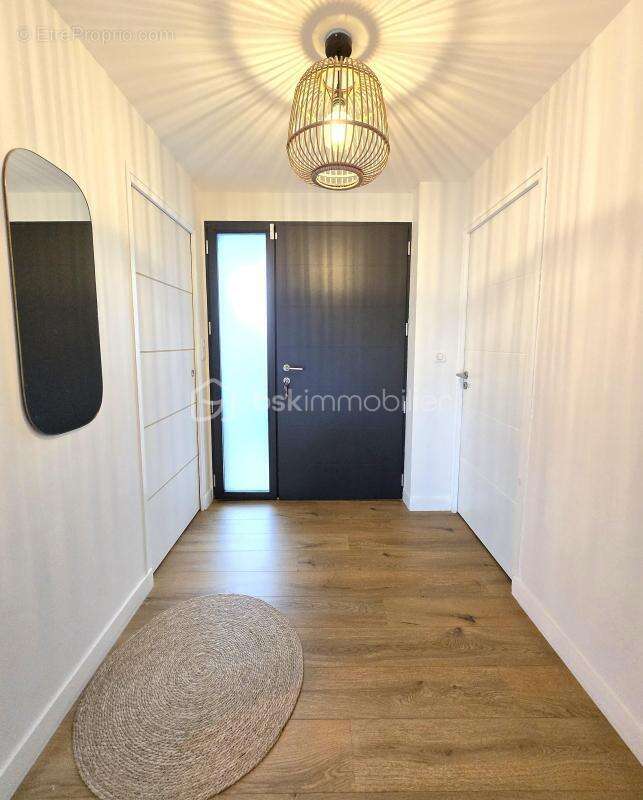 Maison contemporaine 2021 – Belles prestations, vie de plain-pied et cadre calme – 152 m² - photo 14
