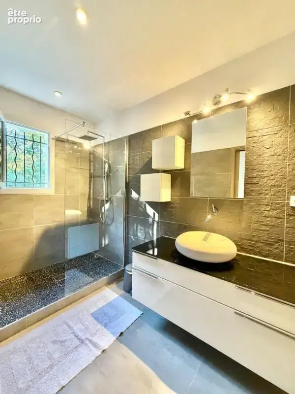 Villa d'exception 172 m² - piscine - terrain arboré de 2 000 m² - photo 17