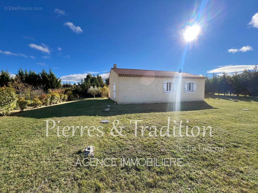 Maison à REVEST-DU-BION