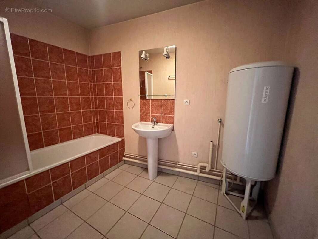 Appartement à MONDONVILLE-SAINT-JEAN