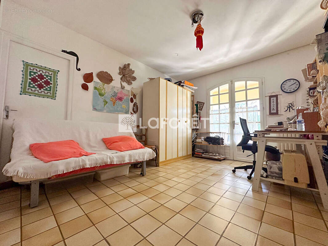MAISON - 7 PIECES - 190 m2 - Hôpitaux-Facultés - photo 9