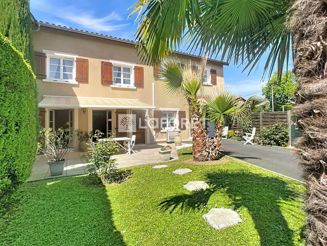 Maison à MONTMERLE-SUR-SAONE