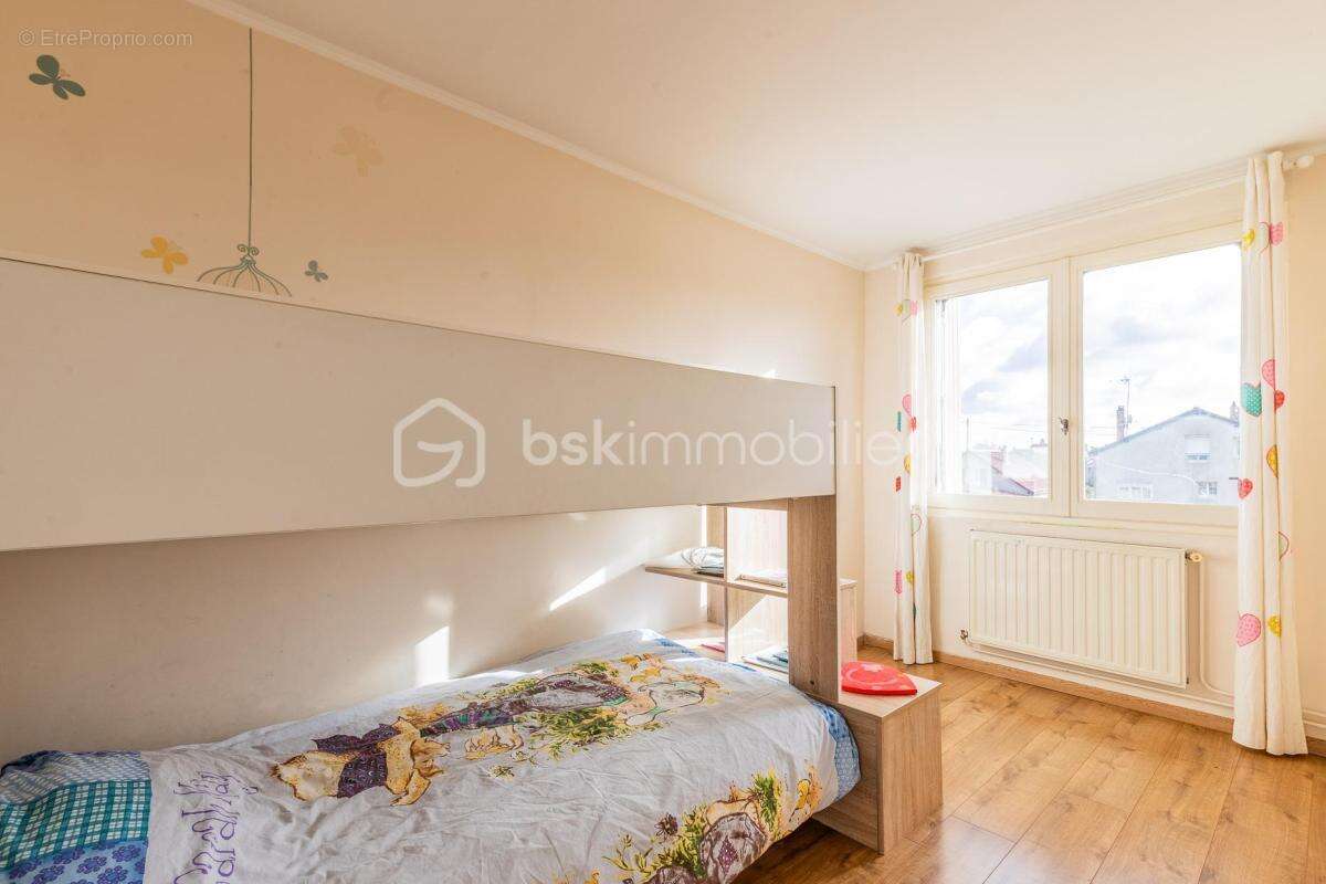 Appartement à PARAY-VIEILLE-POSTE